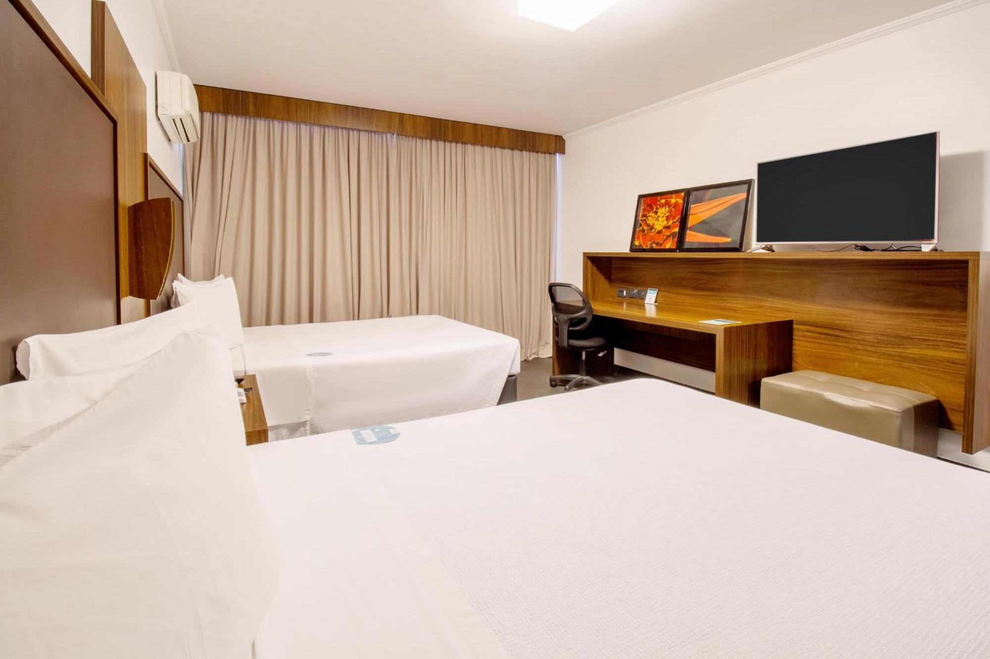 Hotel Deville Business Maringá Extérieur photo