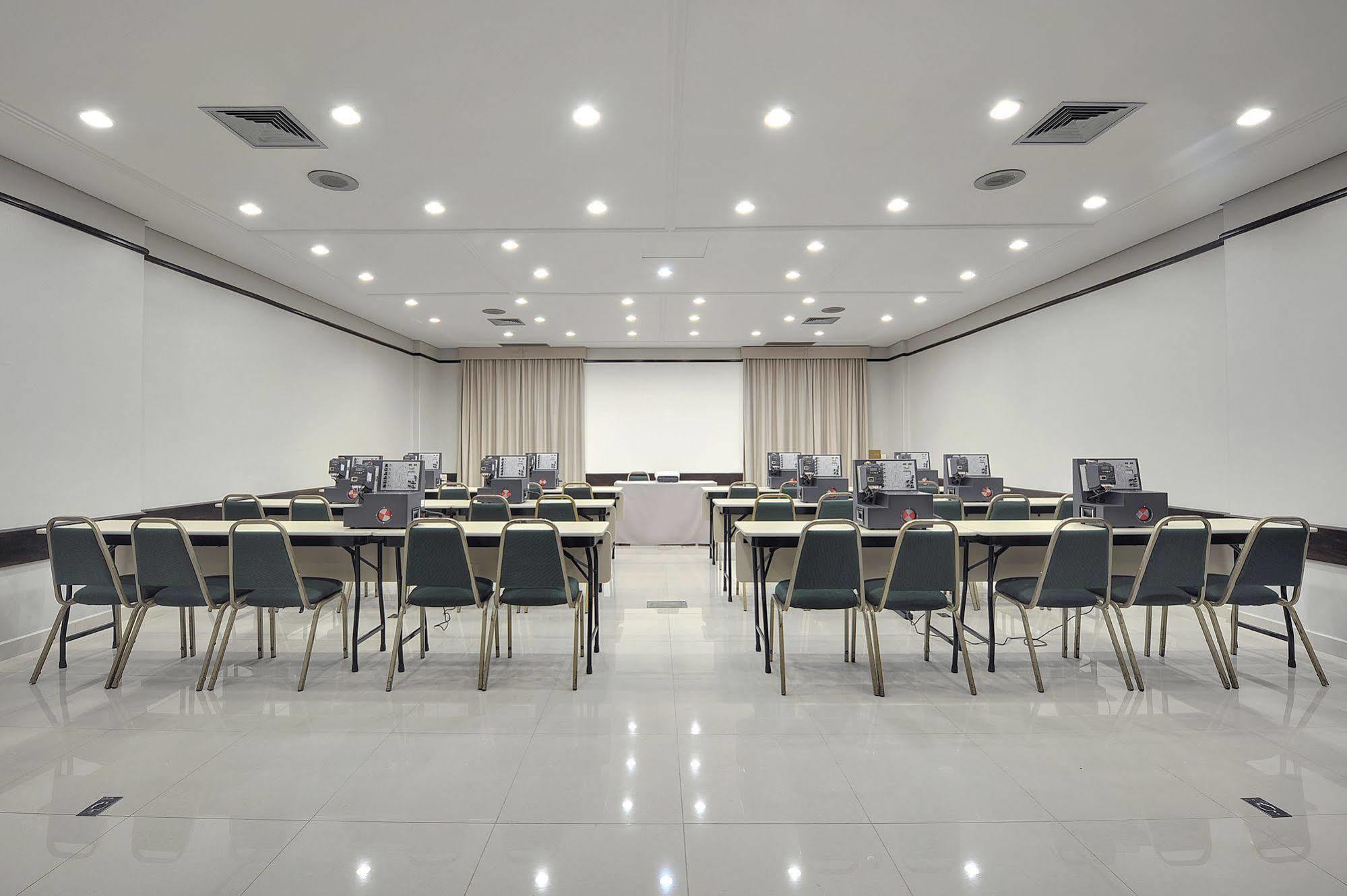 Hotel Deville Business Maringá Extérieur photo